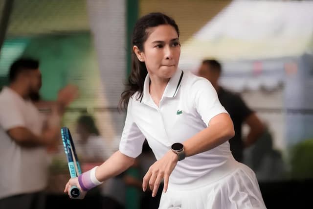 Inspirasi Olahraga Rutin ala Dian Sastrowardoyo