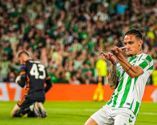 Hasil Leg 2 Semifinal Conference League: Fiorentina vs Real Betis 2-2, Antony Tampil Gemilang