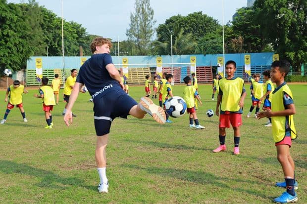 Oxford United Gelar Coaching Clinic, Puluhan Anak Histeris Main Bareng Marselino dan Ole Romeny