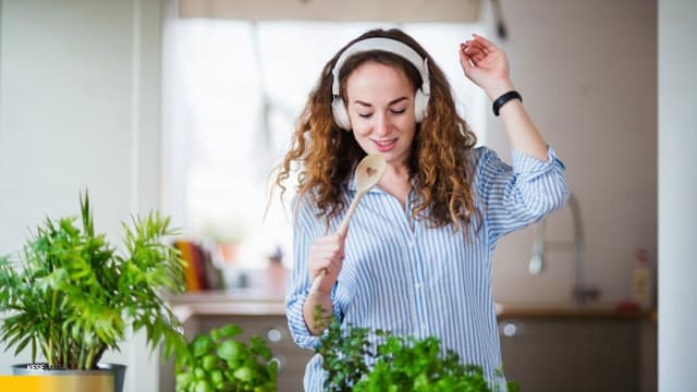 Joget 3 Menit di Dapur: Koreografi Melawan Stres