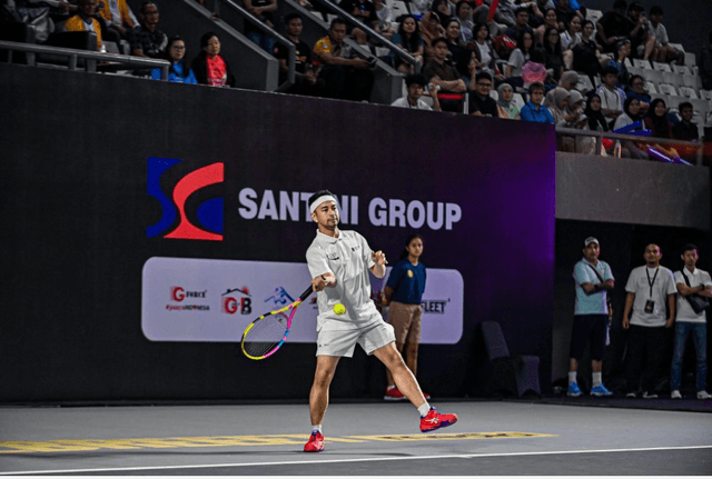 Raffi Ahmad Hajar Habis Taufik Hidayat di Pertandingan Tenis