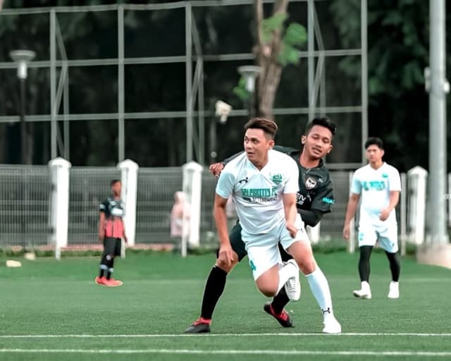 Stewart Henry, Striker yang Jadi Ujung Tombak di Siaran Sepak Bola
