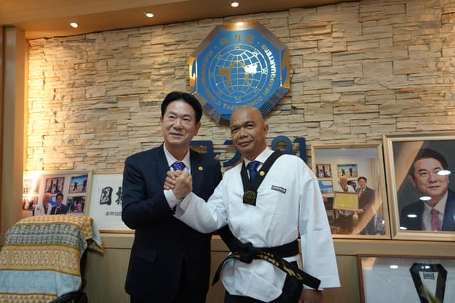 JAM-Intel Kejagung Reda Manthovani Terima Gelar Kehormatan Grand Master Taewondo dari Kukkiwon
